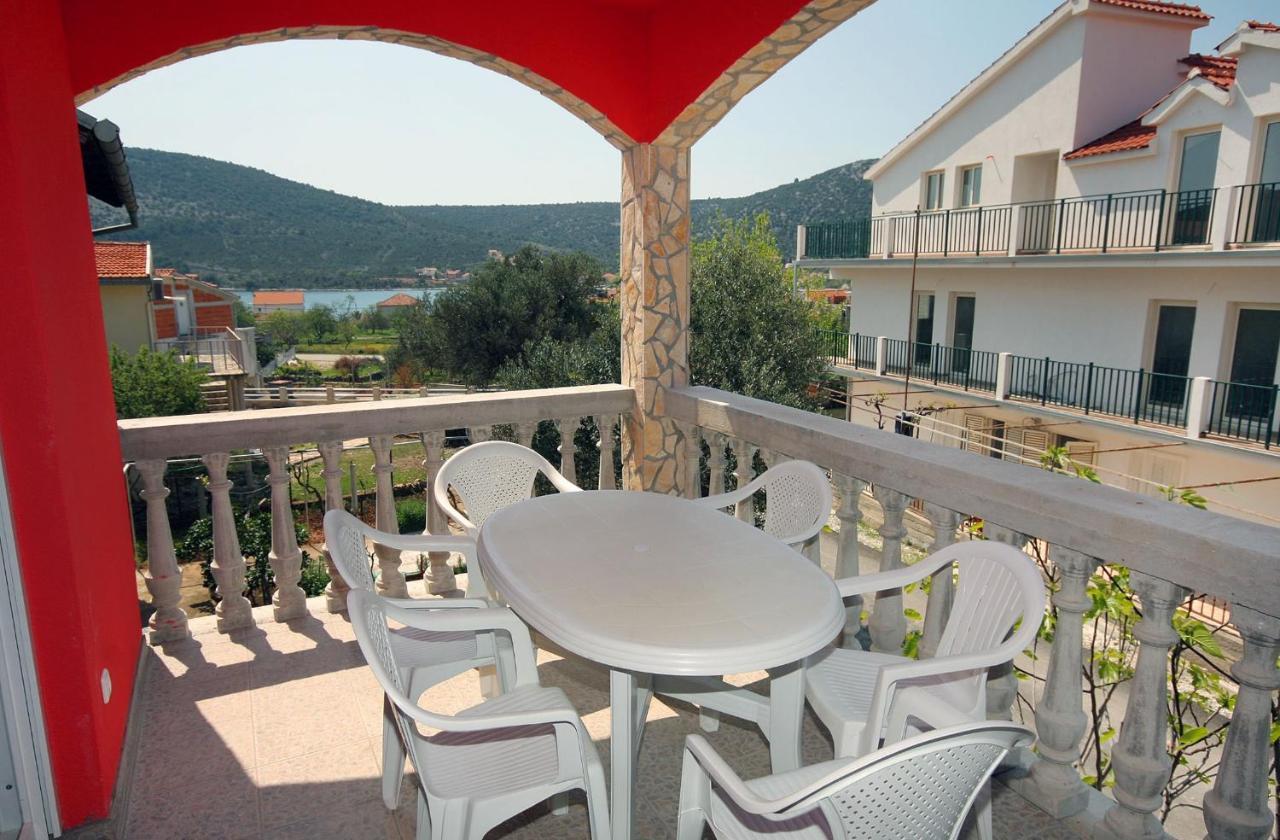 Apartments With A Parking Space Vinisce, Trogir - 4886 Екстериор снимка