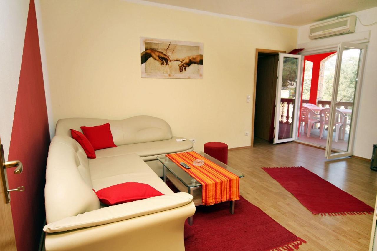 Apartments With A Parking Space Vinisce, Trogir - 4886 Екстериор снимка