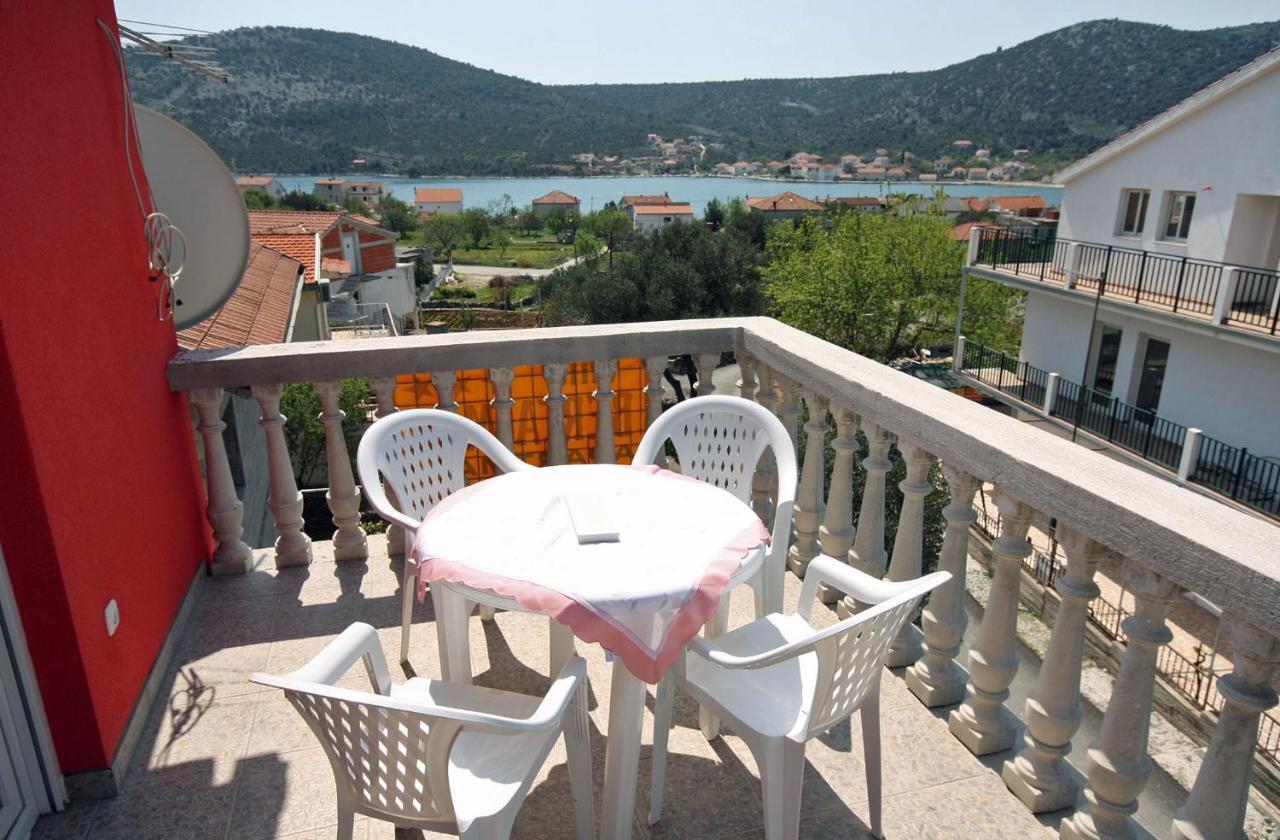 Apartments With A Parking Space Vinisce, Trogir - 4886 Екстериор снимка